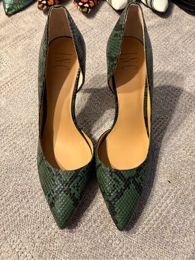 INC International Concepts Green Snakeskin Pointed Pumps